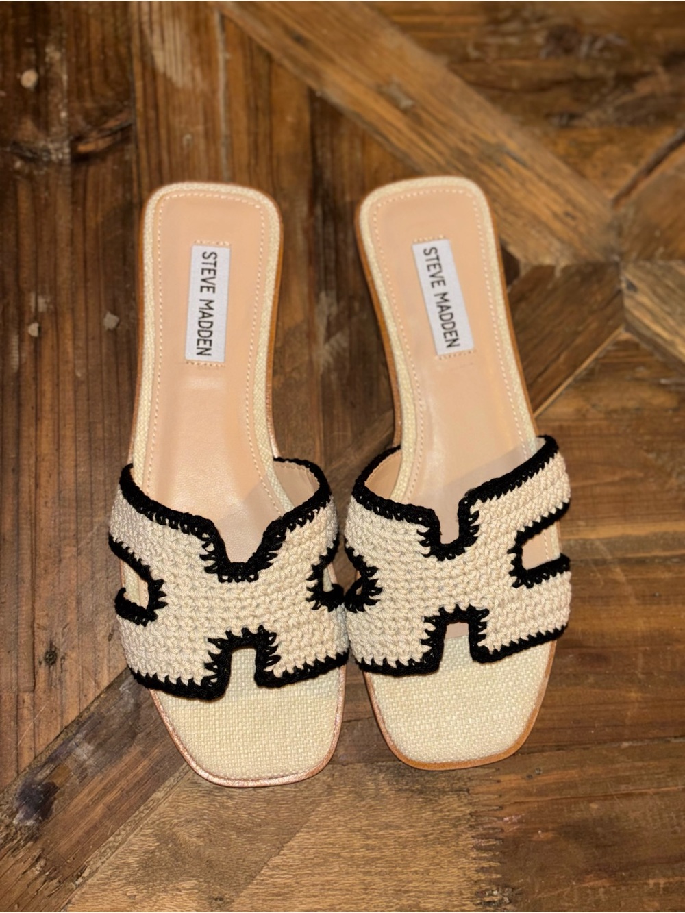 LIKE NEW Steve Madden Hadyn Cream and Black Woven Slide Sandals Size 7.5 - Picture 7 of 10